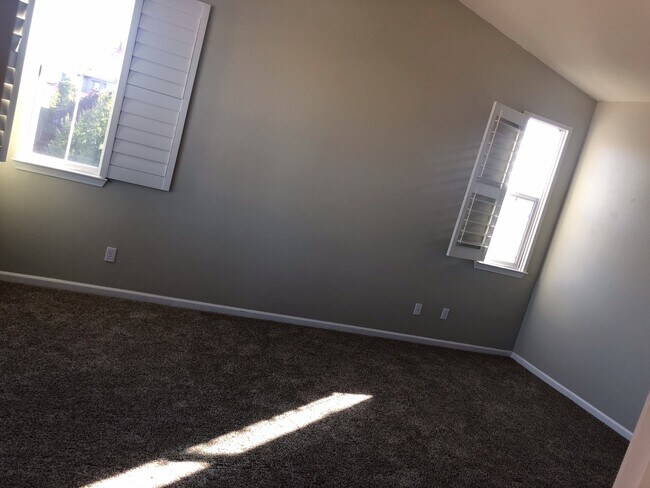 Building Photo - Beautiful 3 B/D 2.5 BA House in Roseville-COMING VERY SOON! ACT FAST AND APPLY NOW AS THIS PROPER...