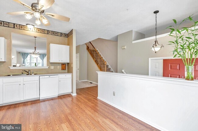 Building Photo - 465 Woodstock Ln