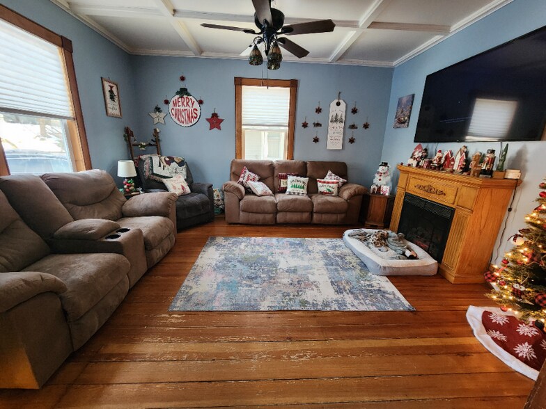 Building Photo - 410 S Parker Dr