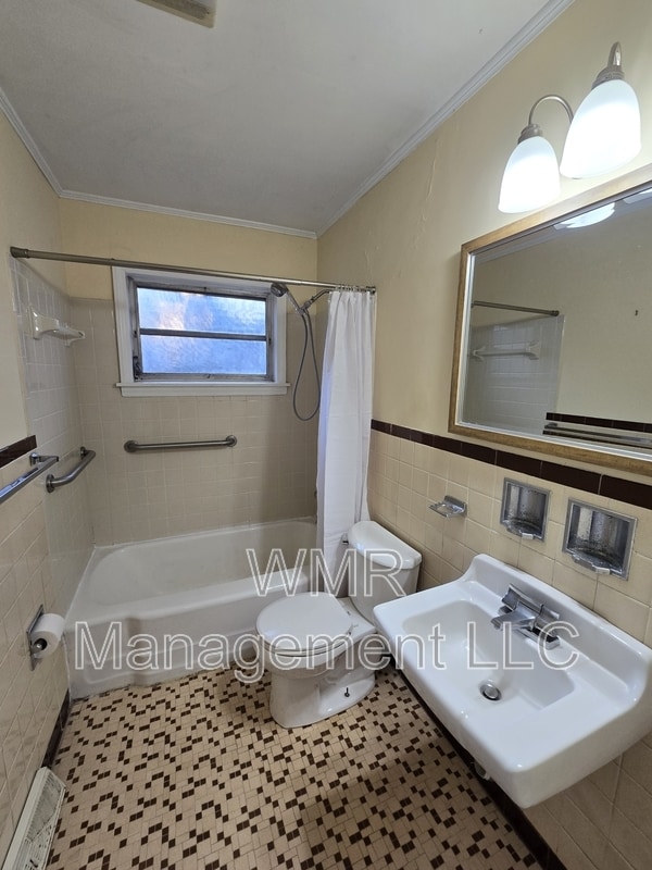 Building Photo - 4120 Leeds Dr