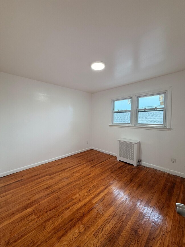 Building Photo - 5215 Meadowview Ave