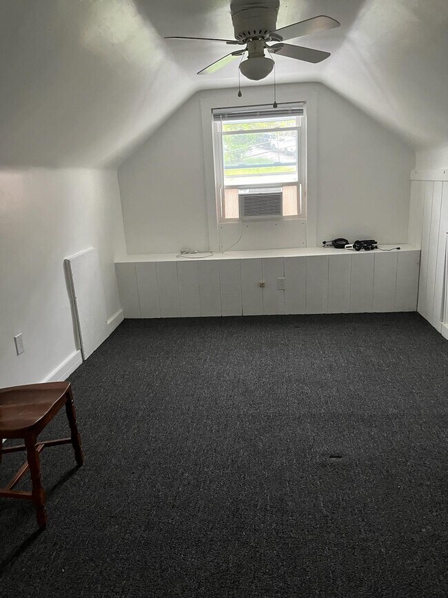 Building Photo - 27 Norton St