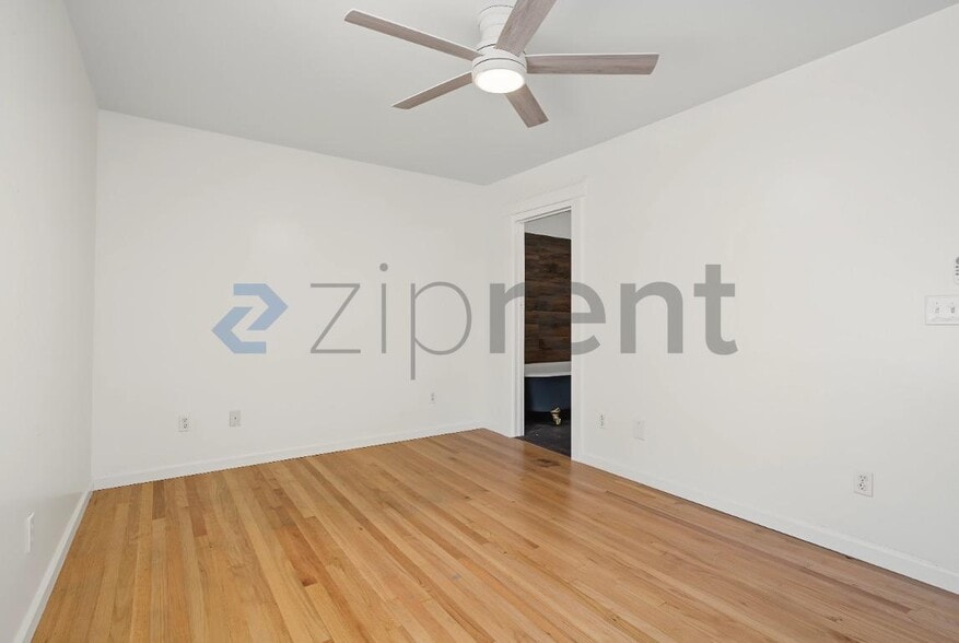 Building Photo - Unit
