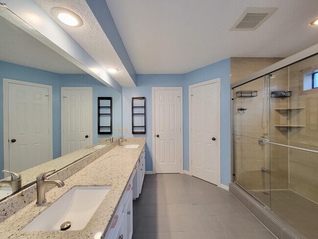 Building Photo - 17326 Ponderosa Pines Dr