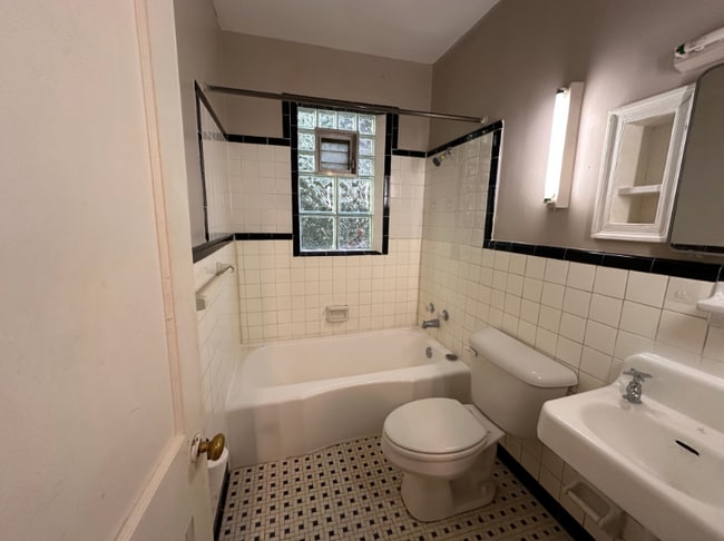 Building Photo - 451 Durand Dr NE