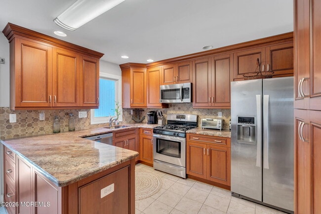 Building Photo - 23 E Mnr Sq