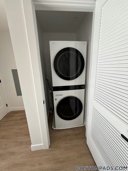 Building Photo - 199 Gardner St