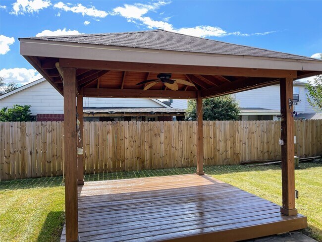 Building Photo - 15303 Kellerwood Dr
