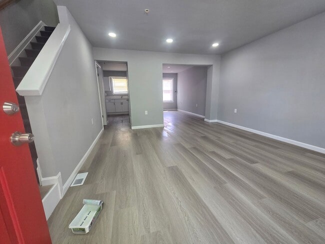 Building Photo - **VOUCHER HOLDERS **NEWLY REMODELED TOWNHOME IN CENTRAL LOCATION! 3 BEDROOM 2 1/2 BATH, FINISHED ...