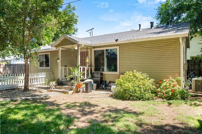 Building Photo - Available Now. Cute Home located in quiet ...