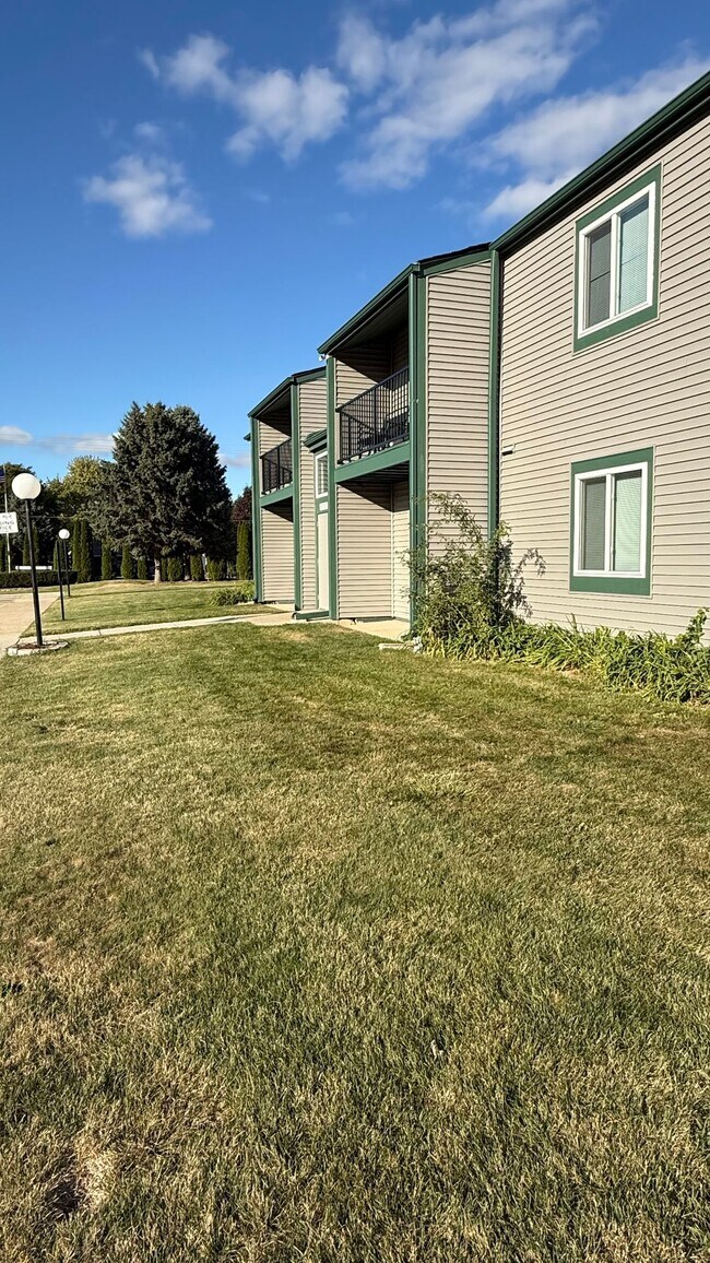 Building Photo - Upper 2-Bedroom | Brand New Updates & Heat Included!