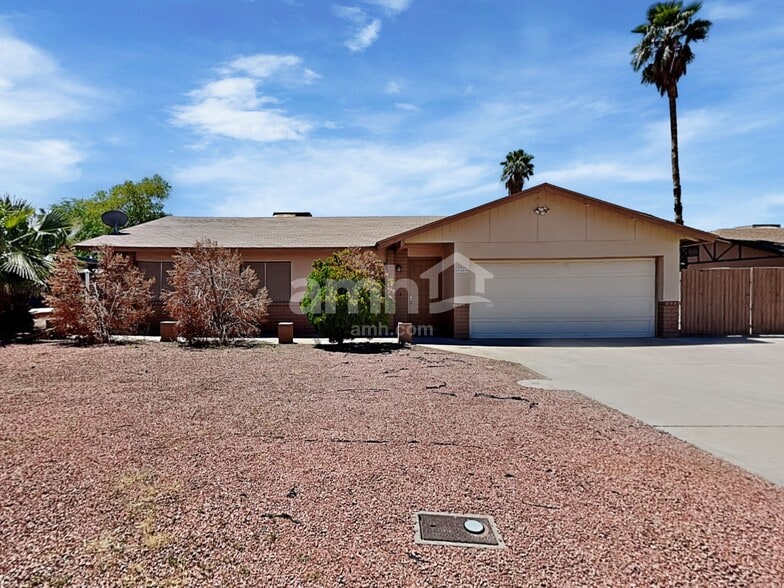 Primary Photo - 9509 W Echo Ln