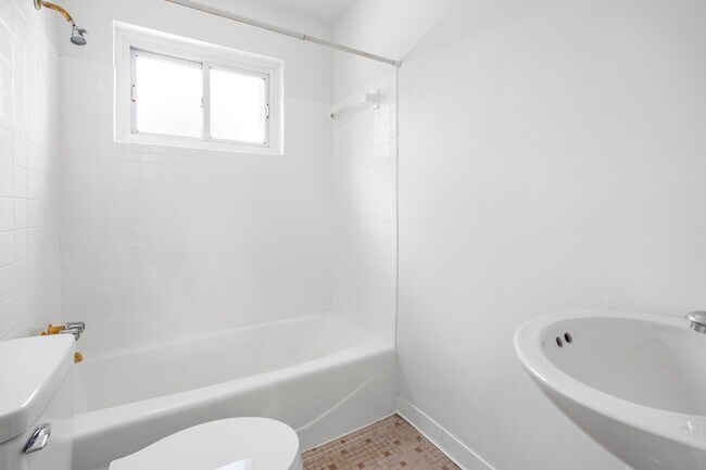 Building Photo - Charming 3 BR/1.5 BA Semi-Detached Home in...
