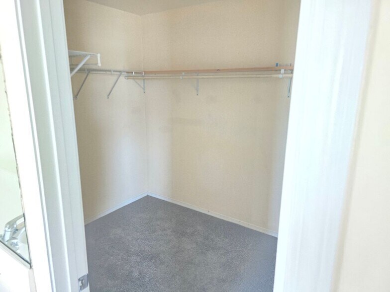 Building Photo - 1482 Peppermint Dr
