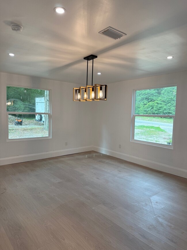 Building Photo - 7499 Pinehill Rd