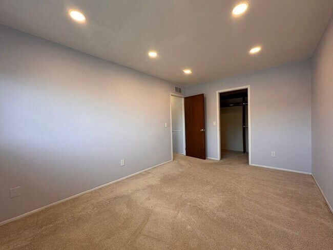 Building Photo - 440 Baldwin Ave