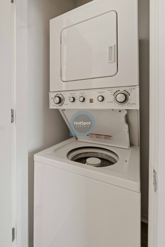 Building Photo - 1407 S State St