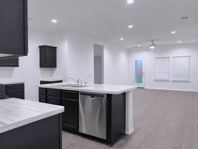Building Photo - 14866 Cypress Holw Dr