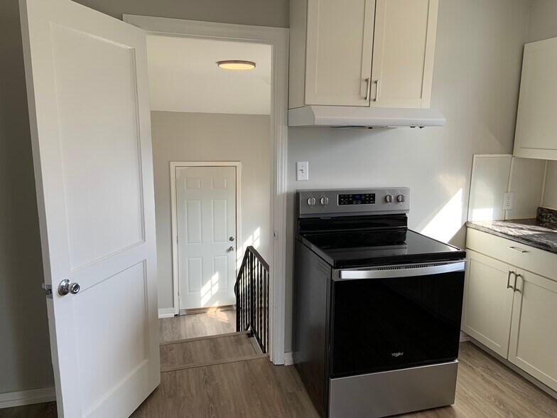 Building Photo - 343 E Lakewood Blvd