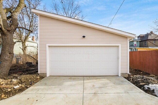 Building Photo - 55 Brehl Ave