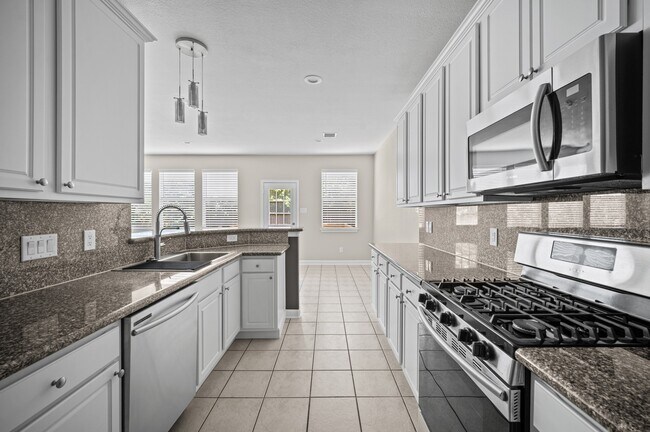 Building Photo - 11 Scenic Brook Ct