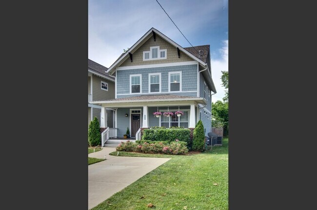 Building Photo - 925 S Douglas Ave