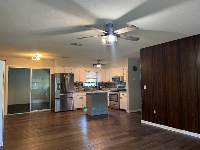 Building Photo - 7098 CR 558