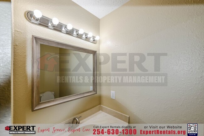 Building Photo - 1233 Royal Crest Dr