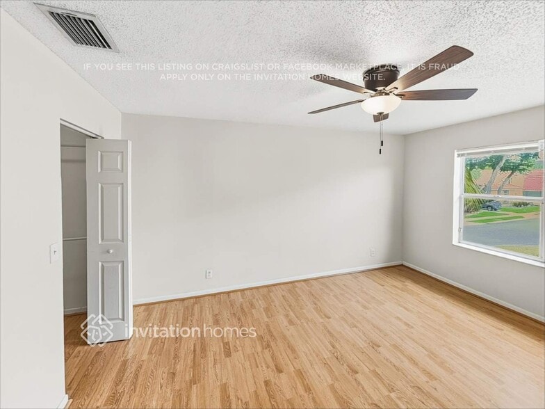 Building Photo - 10769 Oak Lake Way