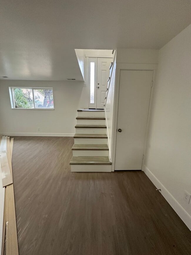 Building Photo - 1076 Virginia Cir