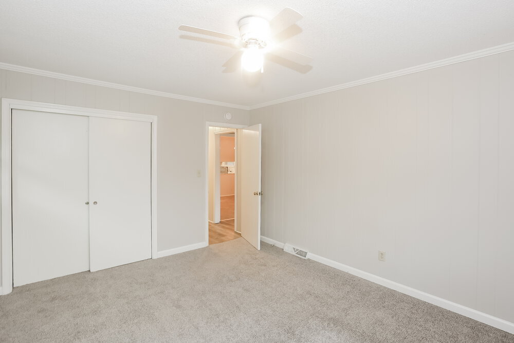 Building Photo - 125 Pinevale Dr