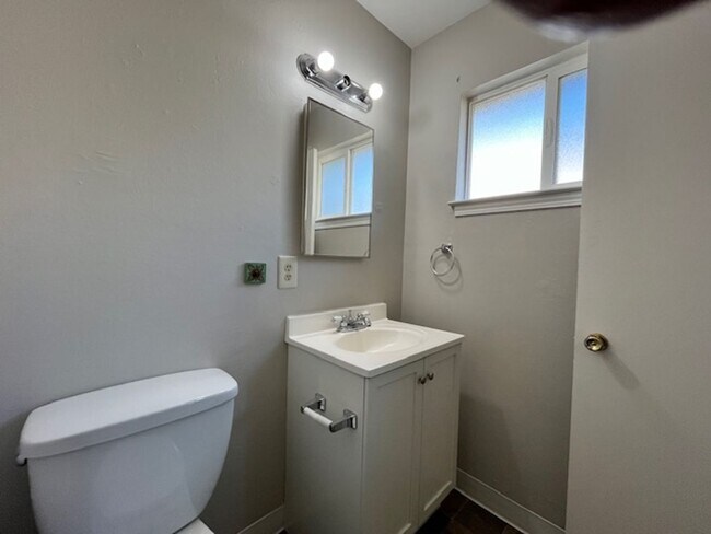 Building Photo - 3 Bedroom Home Centrally Located in Carson City