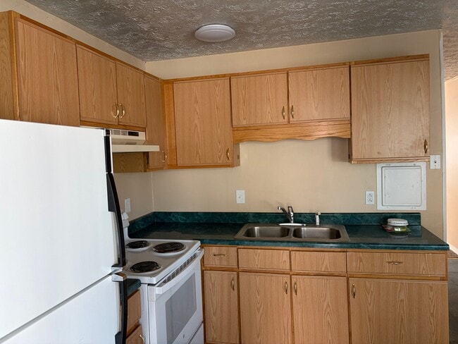 Building Photo - 132 Mann Ave