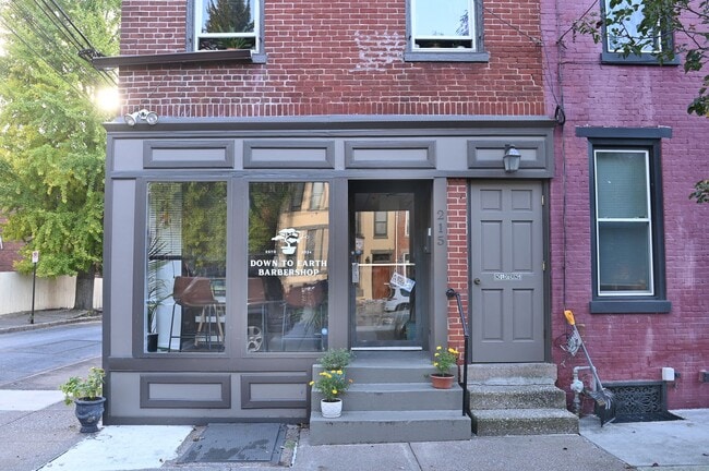 Primary Photo - 215 Reily St