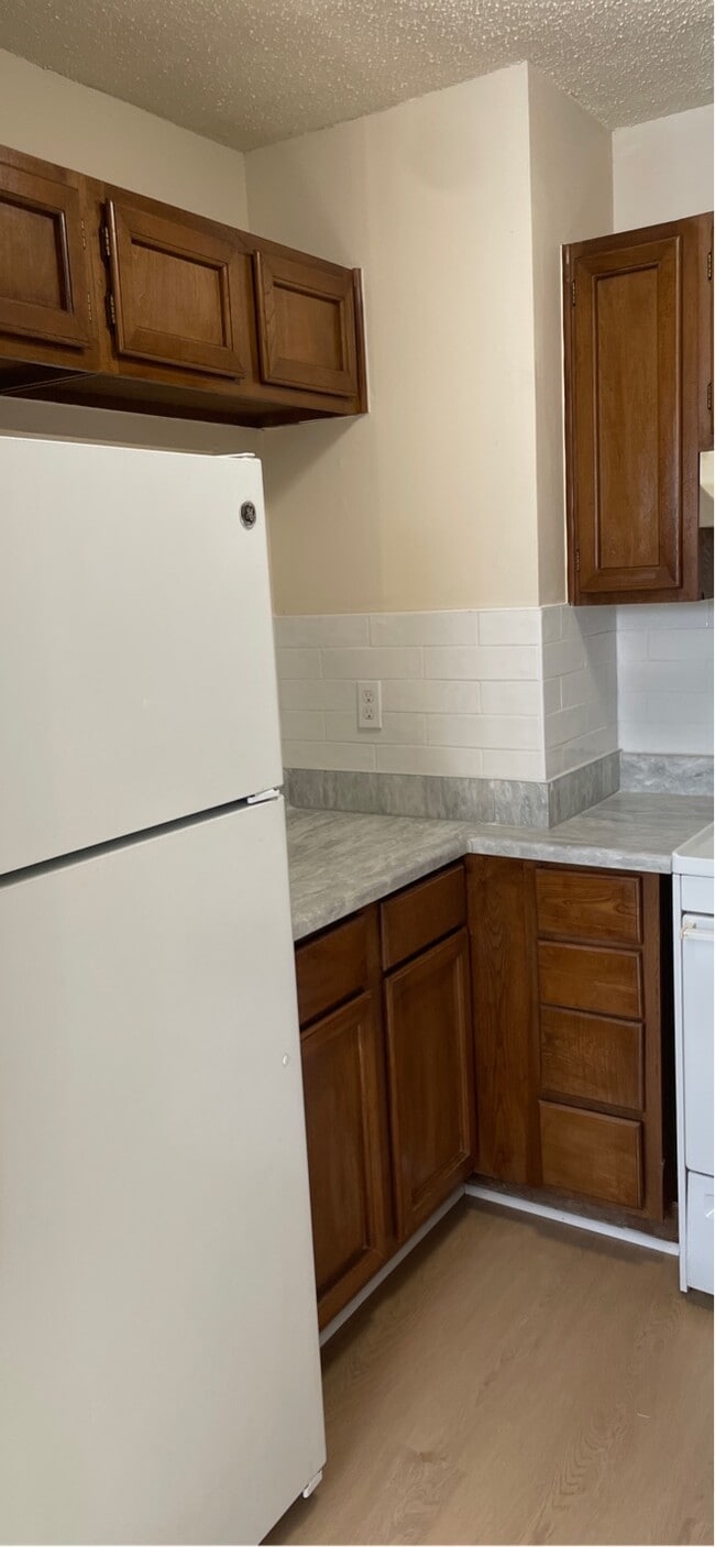 Building Photo - 401 Shadow Oaks Dr