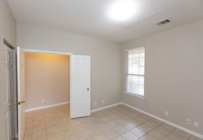 Building Photo - 1628 War Horse Ln