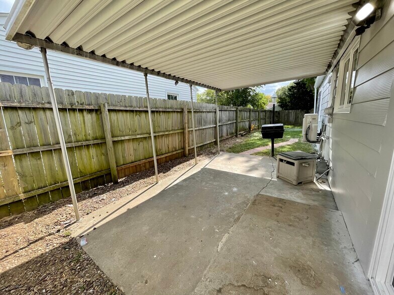 Covered patio. - 3814 10th Avenue Ct