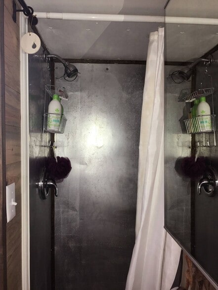 Building Photo - 325 N Sunset St