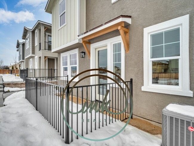 Building Photo - Brand New 3-Bed, 2.5-Bath Townhouse – Leas...