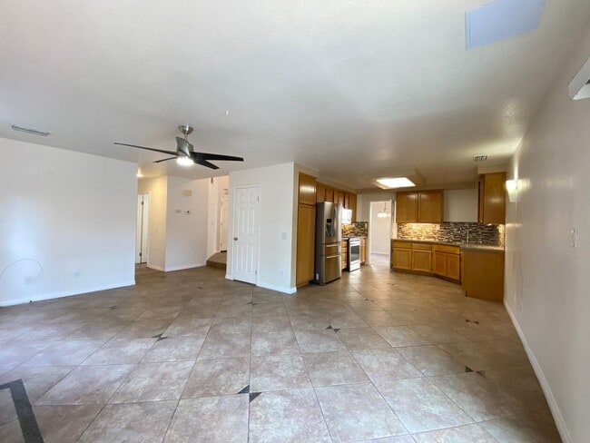 Building Photo - Santa Fe Hills 4 Bedroom Home