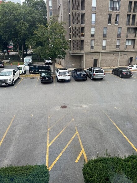 Building Photo - 8 Juniper St