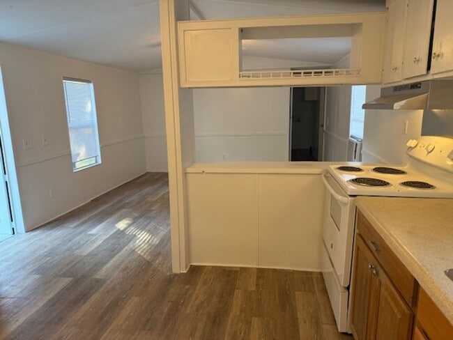 Building Photo - 2 Bedroom 1 Bath Mobile Home