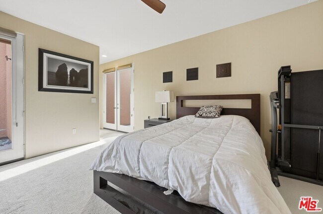 Building Photo - 50025-50021 Vía Aldea