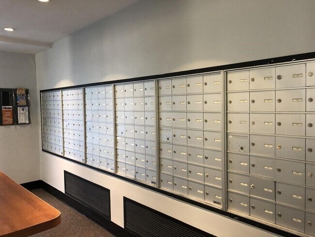 Building Photo - 1025 Hancock St