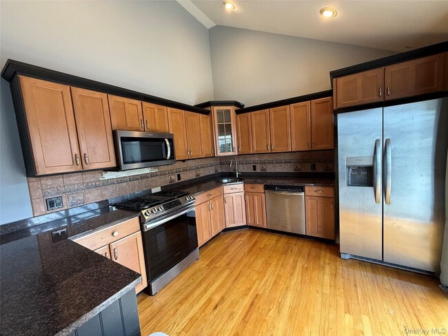 Building Photo - 874 Seamans Nck Rd