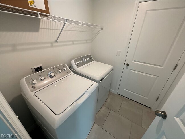 Building Photo - 3905 Treasure Oak Wy