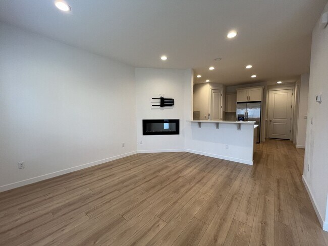 Building Photo - Gorgeous 3BR Home with Open Main Level & Large Primary Suite