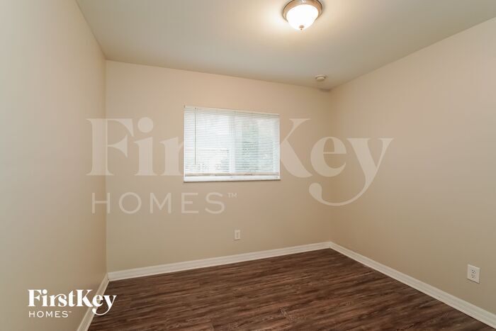 Building Photo - 4724 13th St SW
