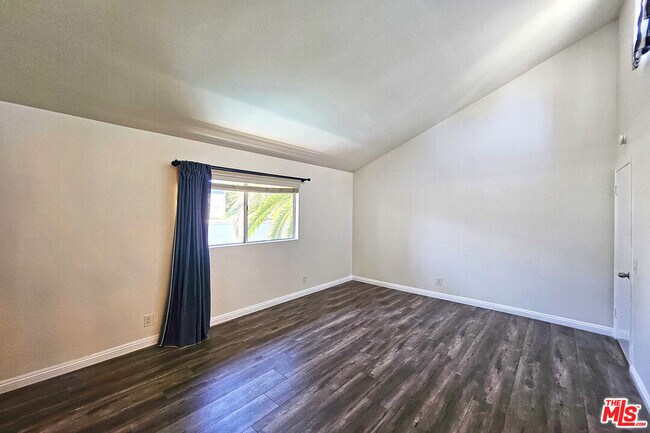 Building Photo - 1454 E Orange Grove Blvd