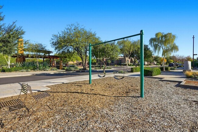 Building Photo - 10702 E Lumiere Ave